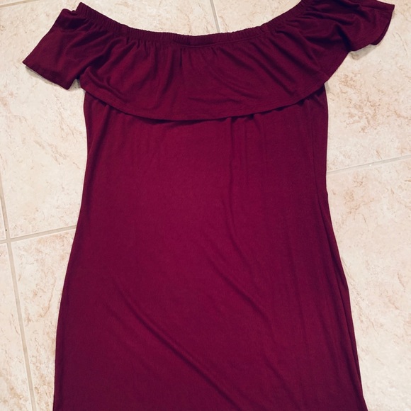NEW, FSU, Garnet Color, Ruffle Off The Shoulder Top, Size Large - Picture 4 of 10